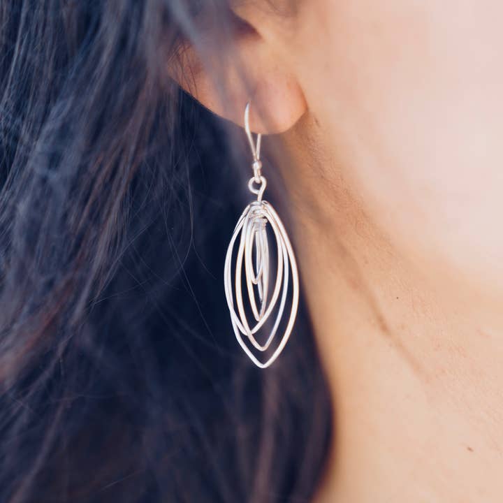 Krystyna's Silver – Engroshandel Hængeøreringe og creoløreringe – Sterling sølv spinning ovale øreringe2