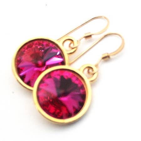 Boucles d'oreilles pendantes Swarovski rose fuchsia pour la vente par Camba Jewelry