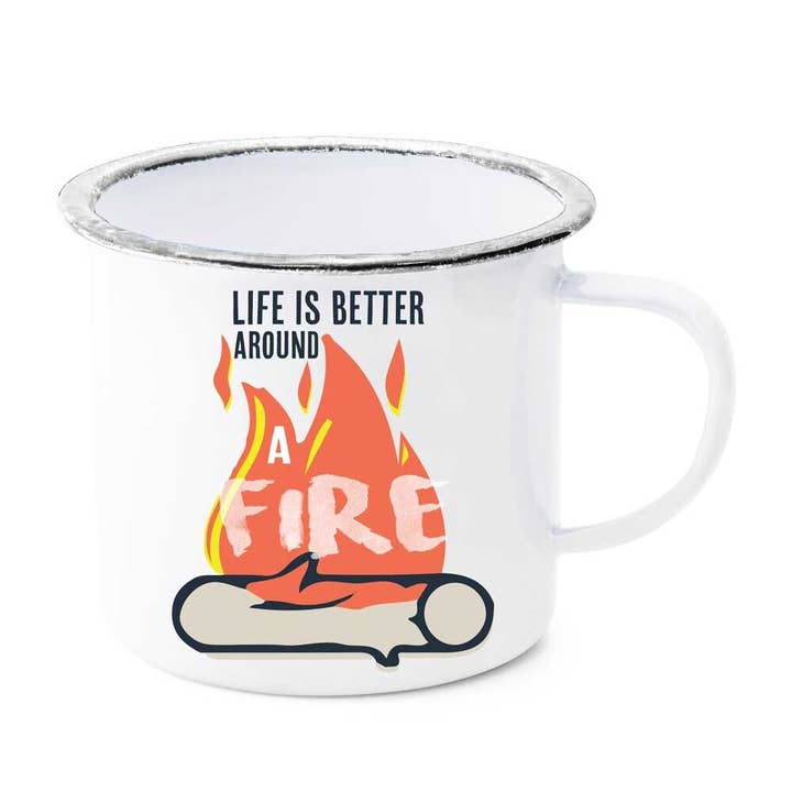 Vie is Better Around a Fire Tasse en émail pour la vente par Potluck Press