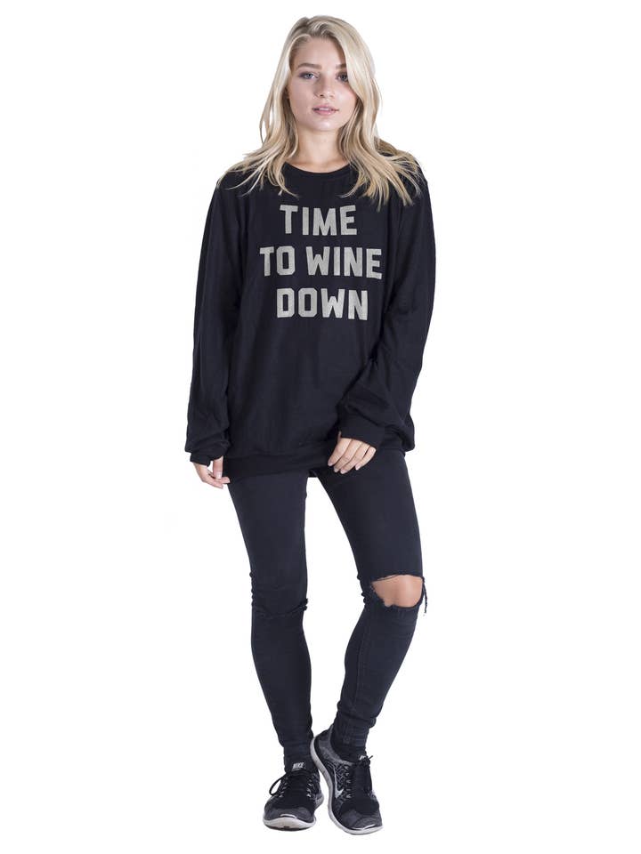 Wine Down Schwarzer Pullover für den Großhandel von Social Sunday
