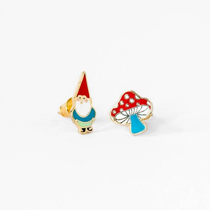 Yellow Owl Workshop - Vente Clous d'oreille - Boucles d'oreilles nain et champignon - Gold Cottage Core Studs