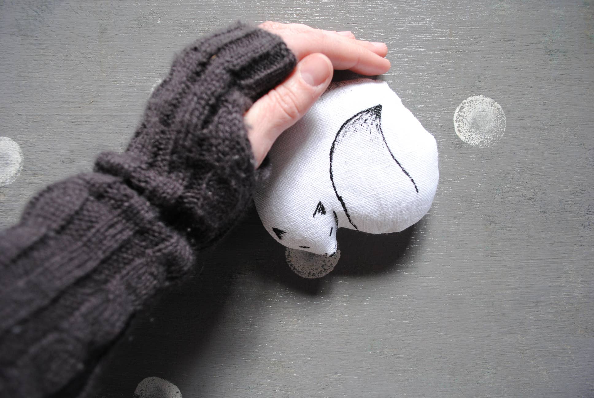 HandyHappy - Wholesale Ornament - Snow Fox Ornament Primitive 4" Baby Decoration1