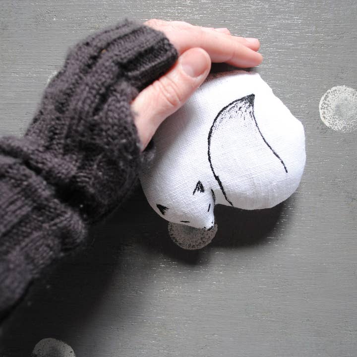 HandyHappy - Wholesale Ornament - Snow Fox Ornament Primitive 4" Baby Decoration1