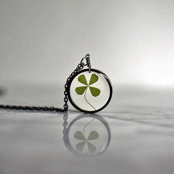 The Pretty Pickle - Wholesale Pendant/Charm Necklace - Real Four Leaf Clover Resin Necklace1