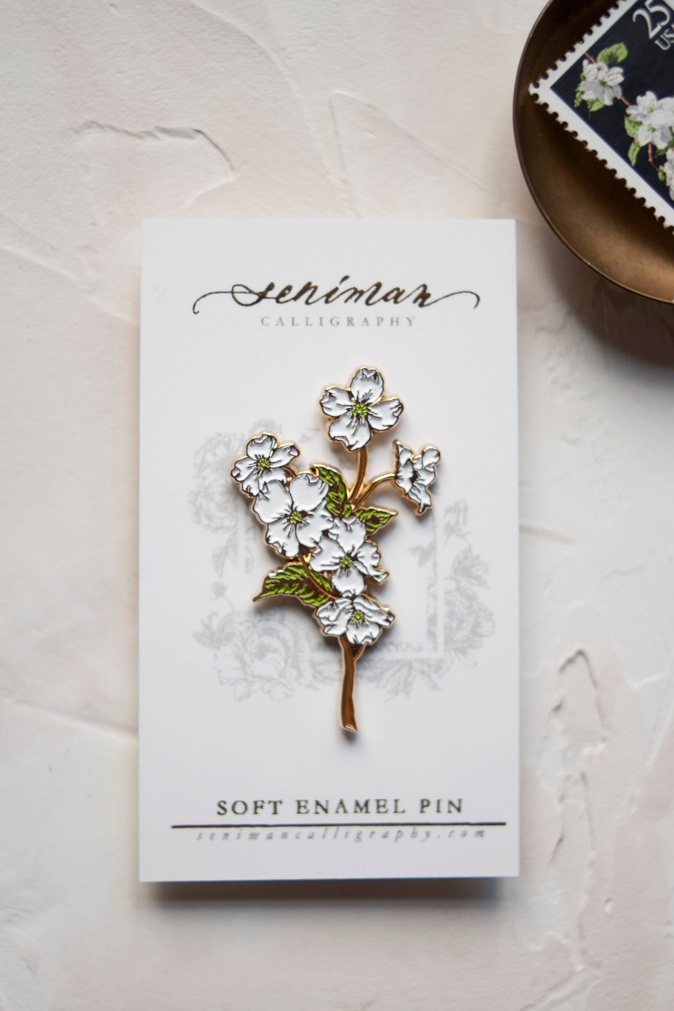 Seniman Calligraphy - Vendita all'ingrosso Spilla da bavero - Spilla in smalto morbido dorato2