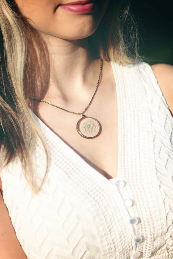 The Pretty Pickle – wholesale Hänge-/berlockhalsband – Drottning Annes spets halsband2