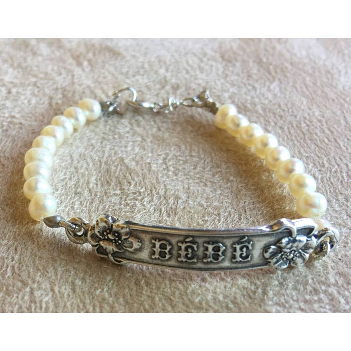 A-Baby „Bebe” armband Art Nouveau met Poppy Design voor wholesale door Maggie McFarland Design-Lulu LaRock