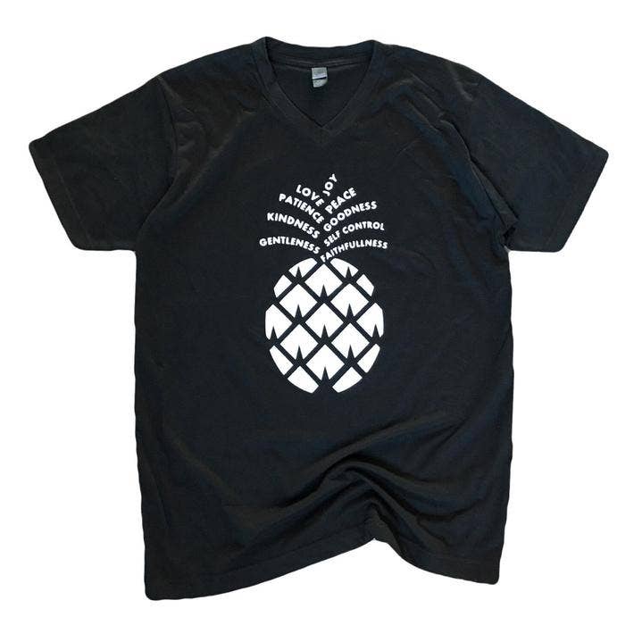Frugt af Ånden Pineapple Unisex - Sort V-hals for engroshandel hos A Quiver Full