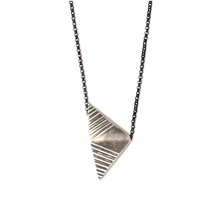 Mountain Tri ketting zilver voor wholesale door Gina Rios Jewelry