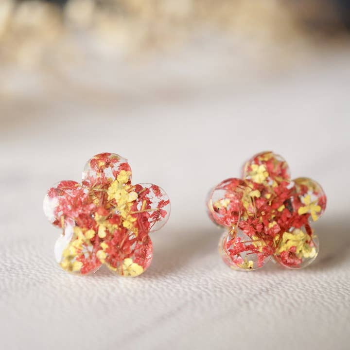 Ann + Joy - Wholesale Stud/Post Earrings - Flower Shaped Real Dried Flowers and Resin Stud Earrings