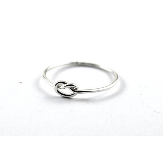 DesignbyGam – Großhandel Band/Stapelring – Silberner einfacher Knotenring