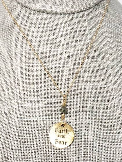 14 k tro Over frygt halskæde for engroshandel hos Fearless Memories Jewelry