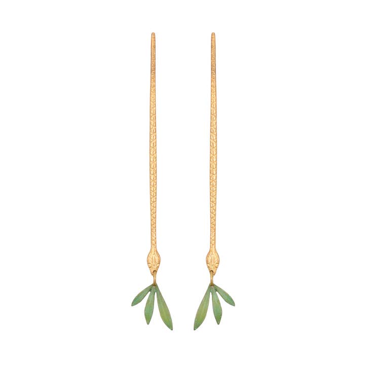 Boucles d'oreilles Garden Snake avec feuille de bambou pour la vente par We Dream in Colour
