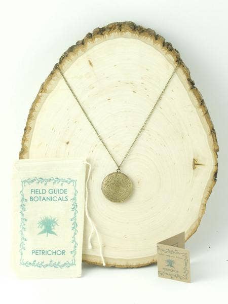 Petrichor Solid parfummedaillon voor wholesale door Field Guide Botanicals