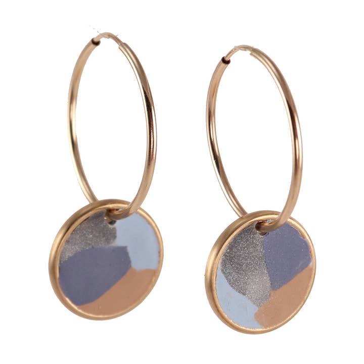 Mosaic Blues Terra Coin Hoepeloorbellen voor wholesale door Marionwild Jewelry