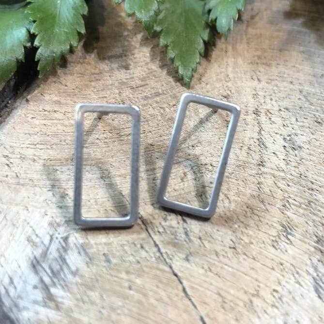 Boucles d'oreilles rectangle en argent pour la vente par Harlow Jewelry