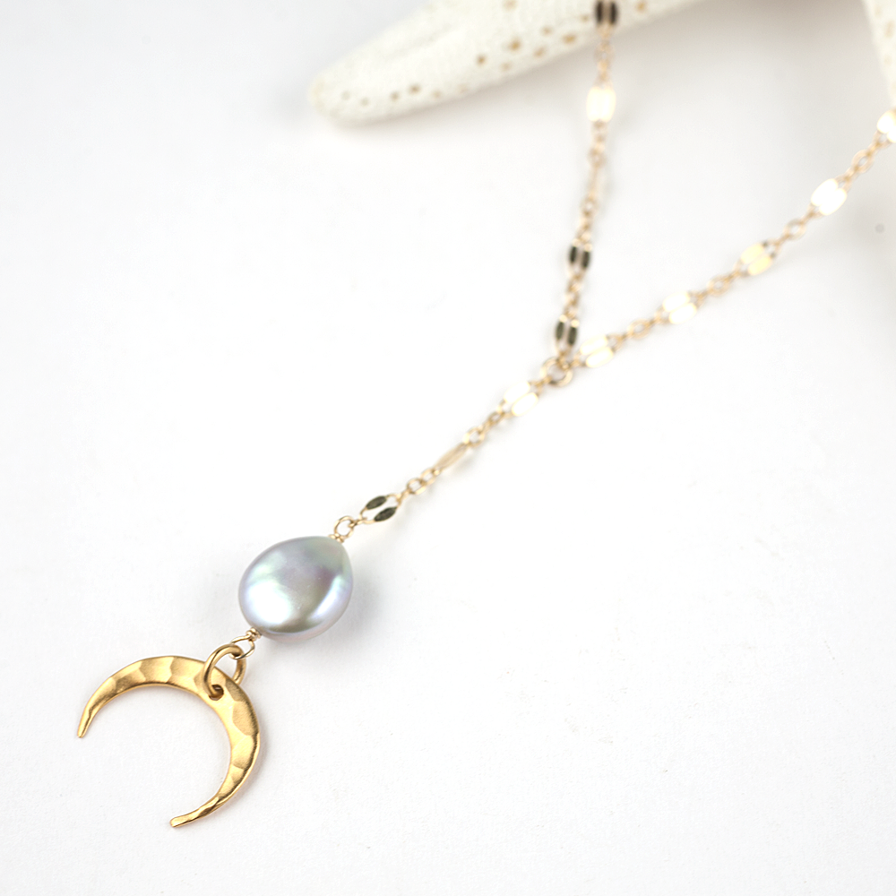 Midori Jewelry Hawaii - Vendita all'ingrosso Collana con ciondolo/pendaglio - Collana con perle keshi e luna mezzaluna vermeil 22k0