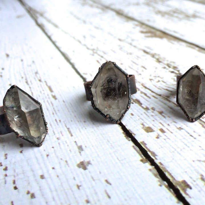 Grande anello con diamante Herkimer IN VENDITA per la vendita all'ingrosso da parte di HAWKHOUSE