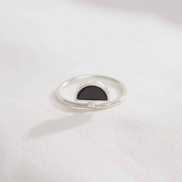 Half Moon Onyx Ring Sølv for engroshandel hos Sheisme
