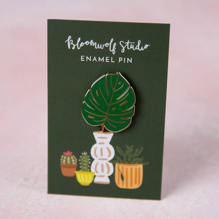 Monstera Leaf Emalj Pin - Plant Lover Stocking Stuffer för wholesale av Bloomwolf Studio