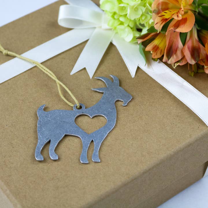 Iron Maid Art - Wholesale Ornament - Goat Animal Metal Holiday Gift Christmas Ornament