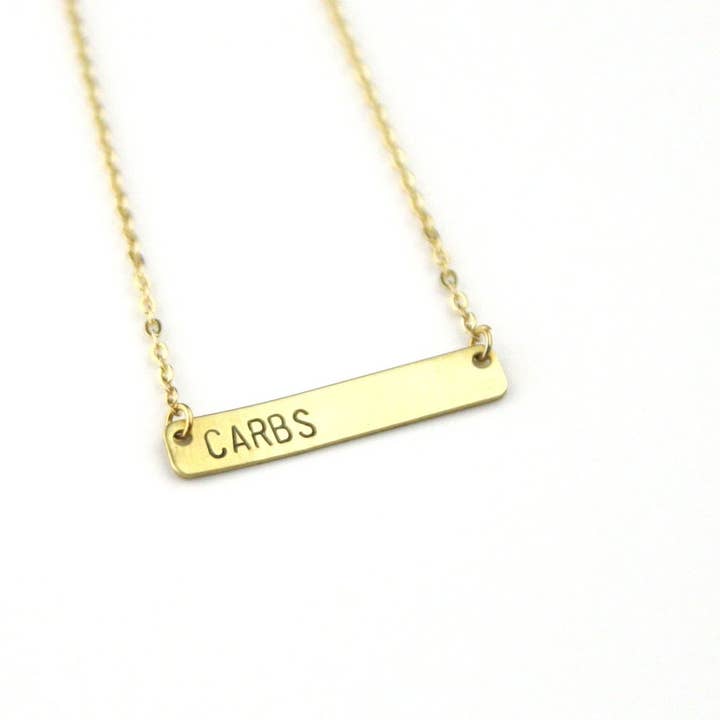 Collana a barra in ottone grezzo stampata a mano Carbs per la vendita all'ingrosso da parte di Peachtree Lane Co.