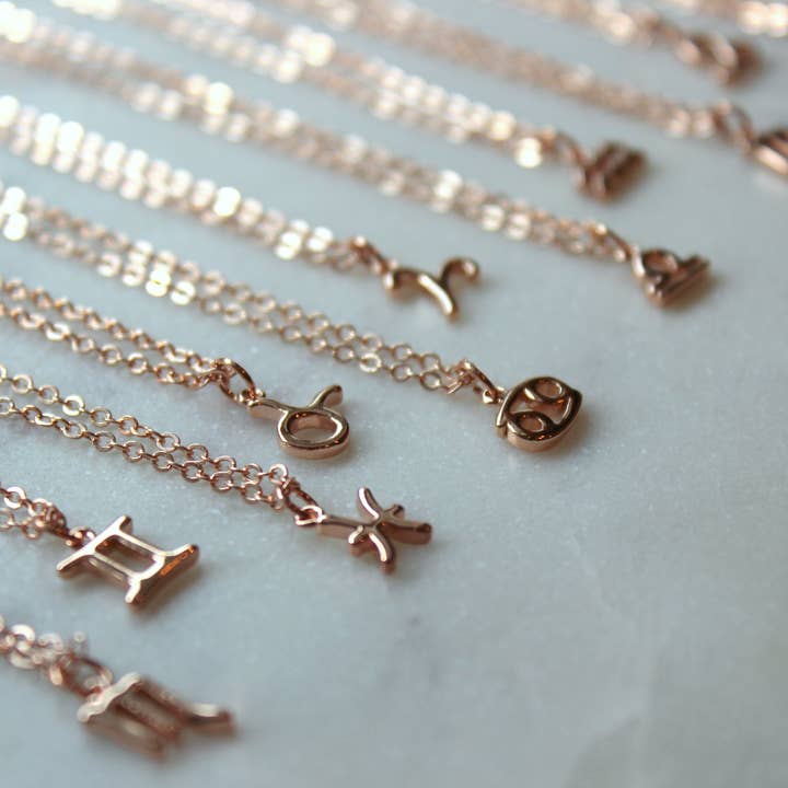 Collier à breloques zodiaque en or rose pour la vente par Laalee Jewelry