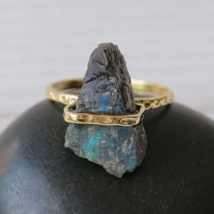 Baizaar - Wholesale Cocktail/Statement Ring - Rough Cut Chunky Stone Brass Ring