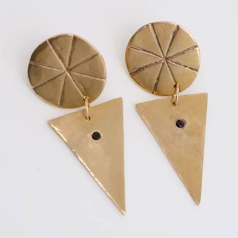 Clous d'oreilles Lucent pour la vente par On a Limb Creative