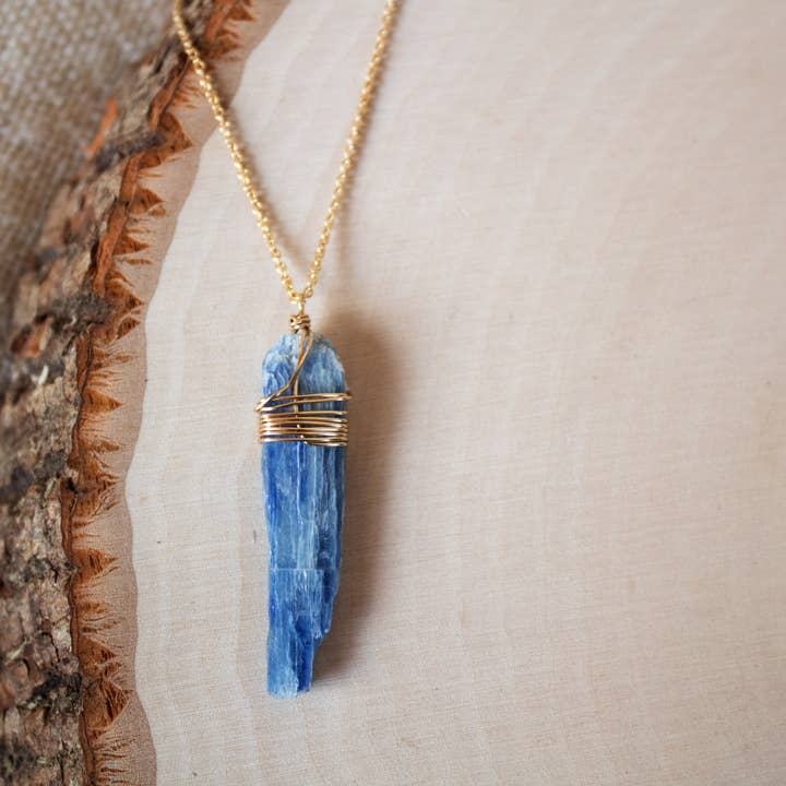 Blauwe Kyaniet kristallen ketting voor wholesale door Crystal and Gold