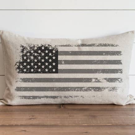 Housse d'oreiller gris drapeau pour la vente par Porter Lane Home