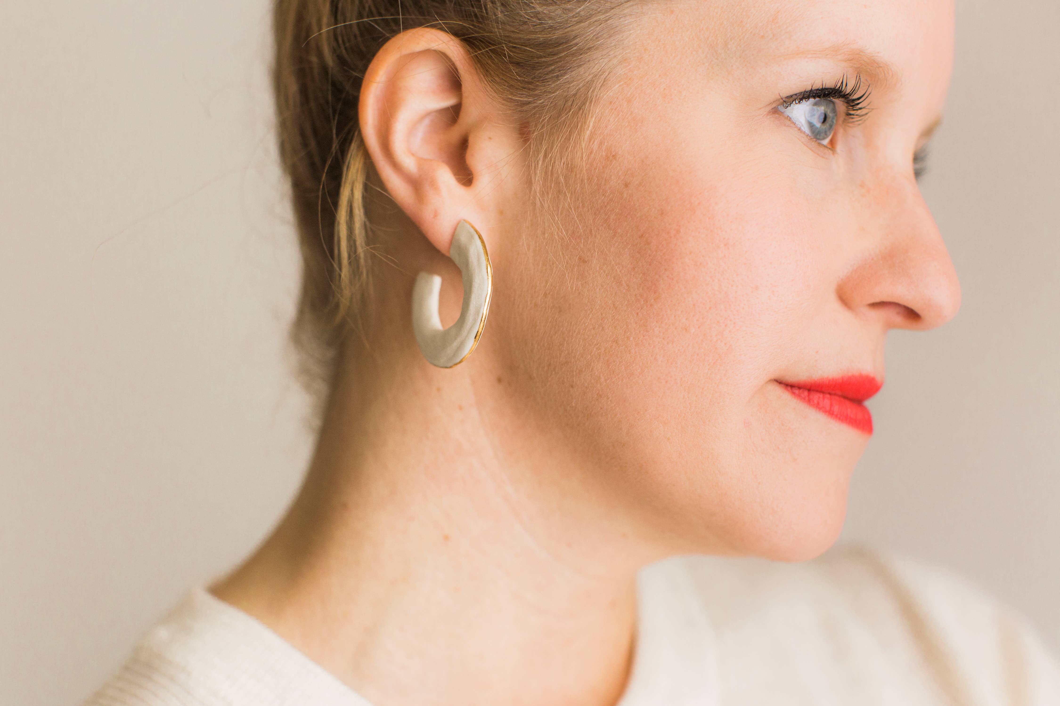 Jenna Vanden Brink Ceramics - Vendita all'ingrosso Orecchini a cerchio - Cerchi pizzicati4