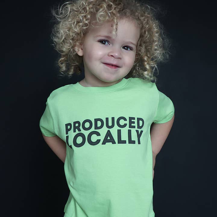 Camiseta unisex juvenil «producida localmente» para venta al por mayor de The Talking Shirt