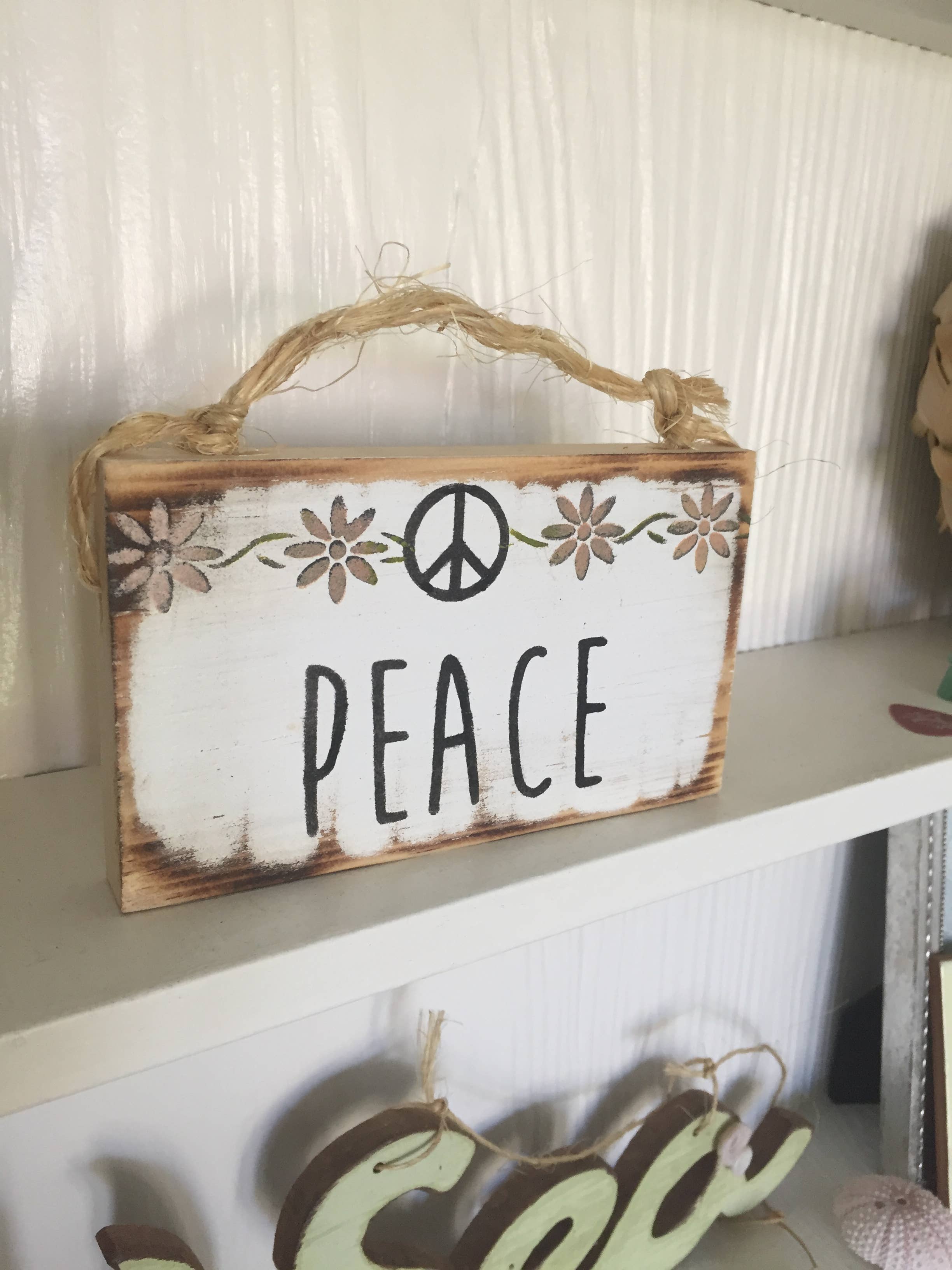 Mahalo Market – wholesale Sign – Peace Wood Wall Sign Daisy Design Handmade Art1