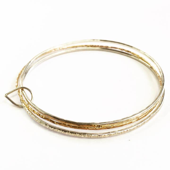 Bracelet triple Ann en argent sterling et or 14 carats pour la vente par Agapantha Jewelry