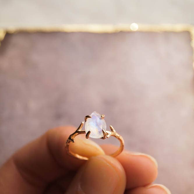 Gouden Everly ring voor wholesale door Wander + Lust Jewelry