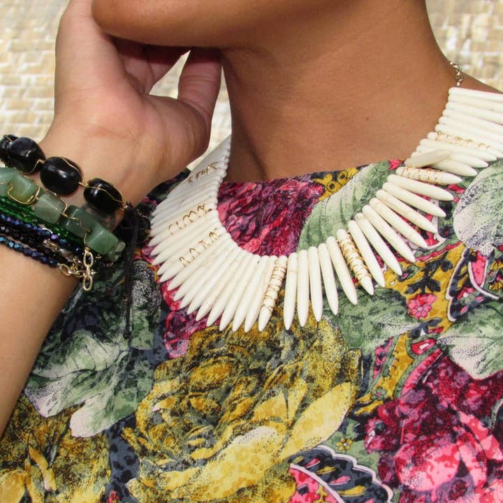 Off White Cleo Necklace for wholesale on Faire1