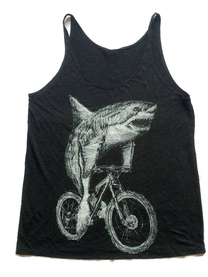 Grote witte haai op een fiets Slouchy Tank voor dames voor wholesale door Dark Cycle Clothing