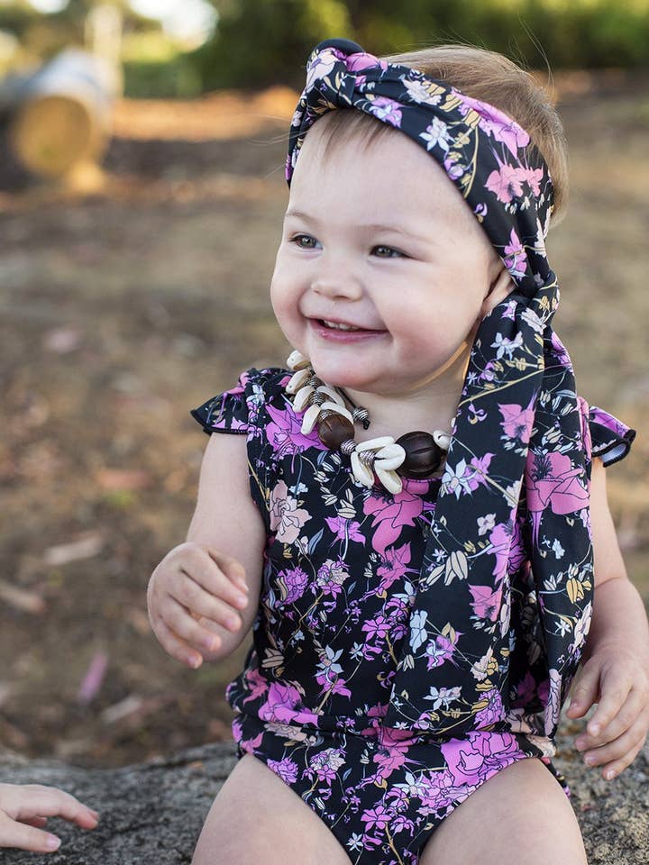 Grenouillère Gypsy Fleur pour la vente par Kapri Couture Bohemian