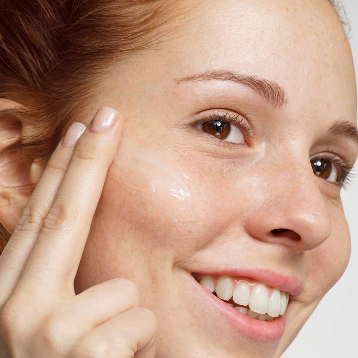 OLIXA - Wholesale Facial Cleanser - 100ml Australian Kakadu Plum Gummy Facial Cleanser2