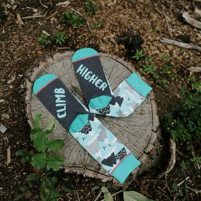 Chaussettes Crew, Climb Higher pour la vente par Woven Pear