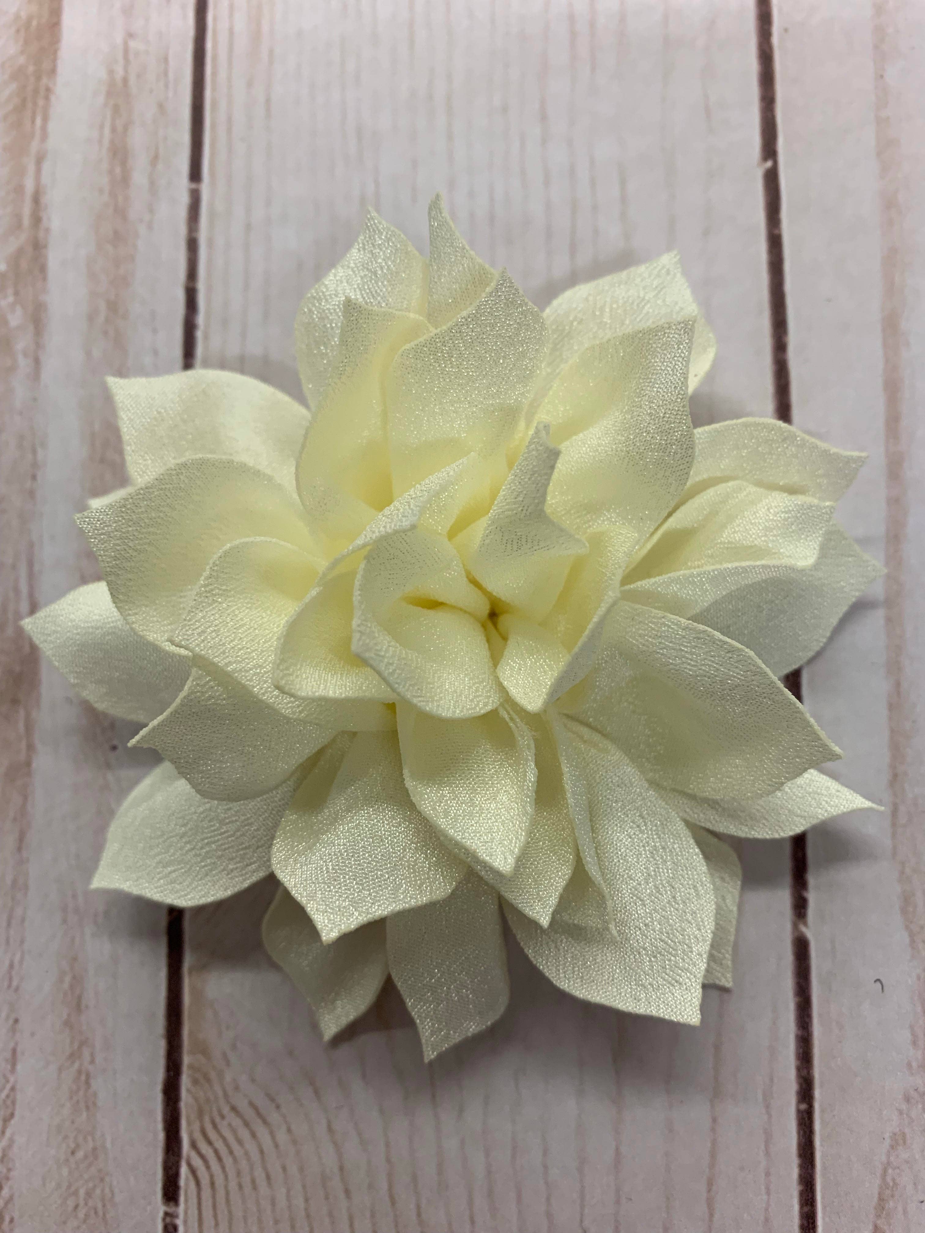 Rachel's Ribbons - Wholesale Hair Clip - Kids - Lily Flower Clip - Medium1