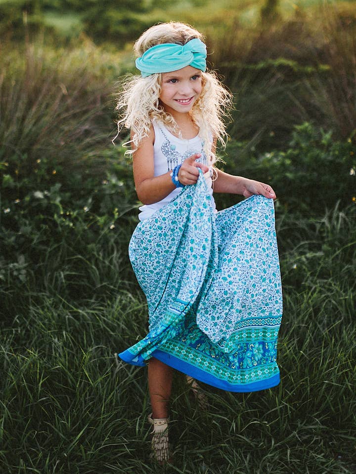 Jupe maxi bleue et blanche Free Spirit pour la vente par Kapri Couture Bohemian