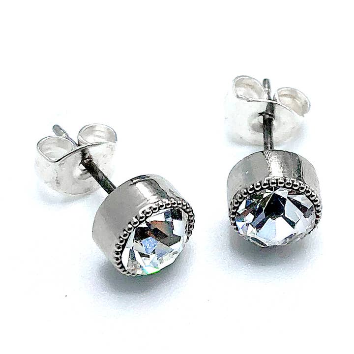 Sterling ronde oorbellen met Swarovski voor wholesale door Jessica Elliot Jewelry