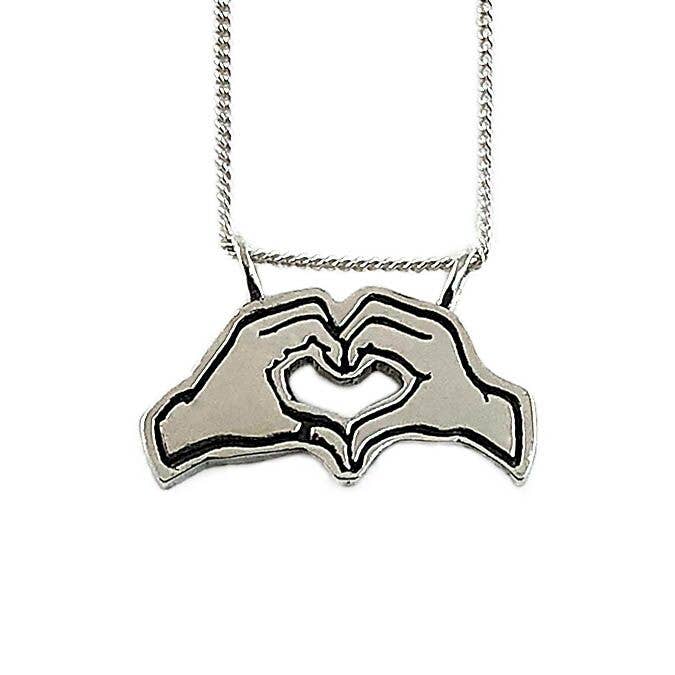 MINI Pretty Lil Cœur Collier en argent sterling pour la vente par Sita Fine Jewelry