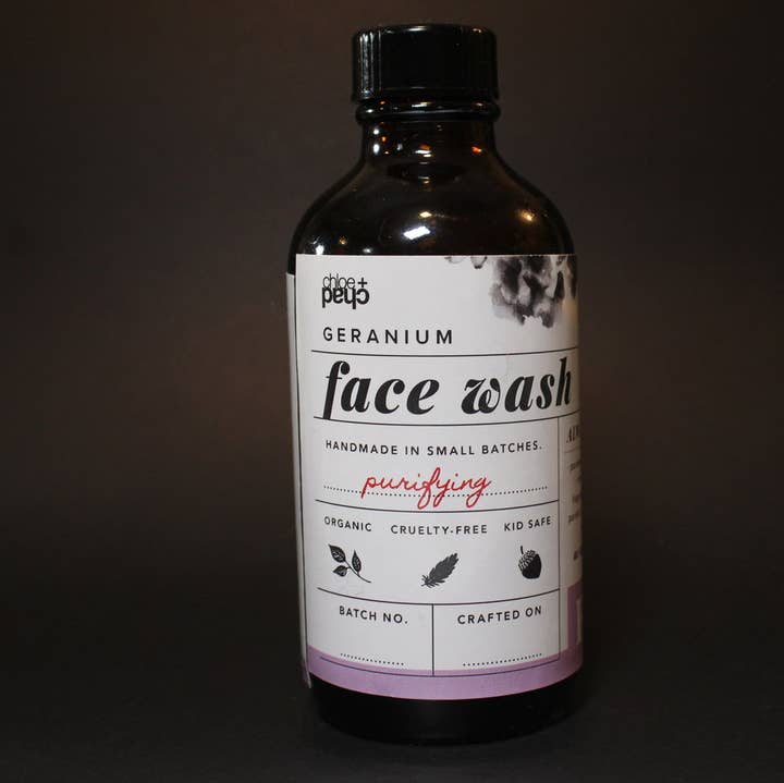 Géranium Nettoyant Visage pour la vente par Chloe + Chad