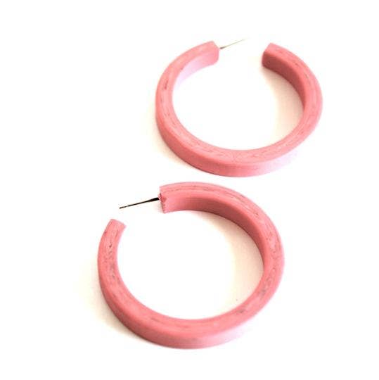 Klassische Hoops aus mattem Lucite in Rosa, marmoriert für den Großhandel von Leetie Lovendale