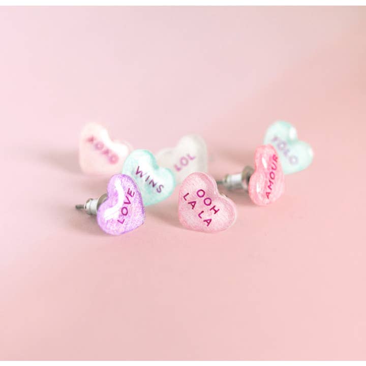 Poptone Co. - Vendita all'ingrosso Orecchini a bottone - Orecchini a forma di cuore di San Valentino: Amore + Xoxo