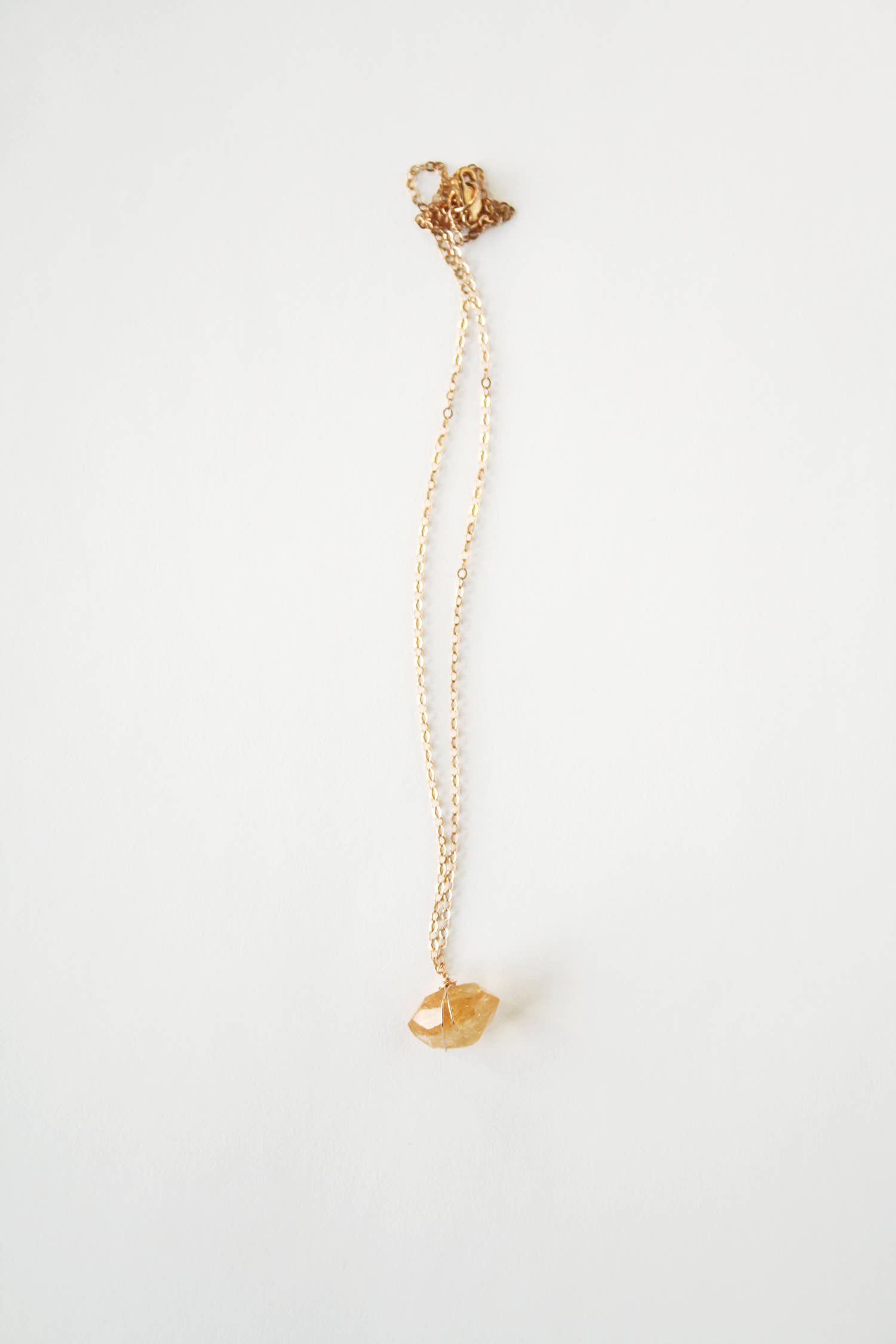 Laura Stark Designs – wholesale Hänge-/berlockhalsband – Rå citrin halsband | Helande kristallhalsband2