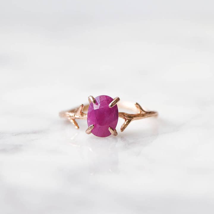 Anillo de rubí en oro rosa para venta al por mayor de Wander + Lust Jewelry